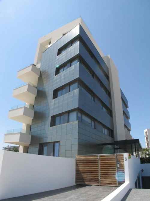 Apartamento de 2 dormitorios en venta con vistas al mar en Ibiza