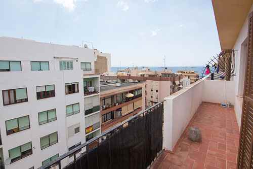 Se vende apartamento de 2 dormitorios en la ciudad de Ibiza