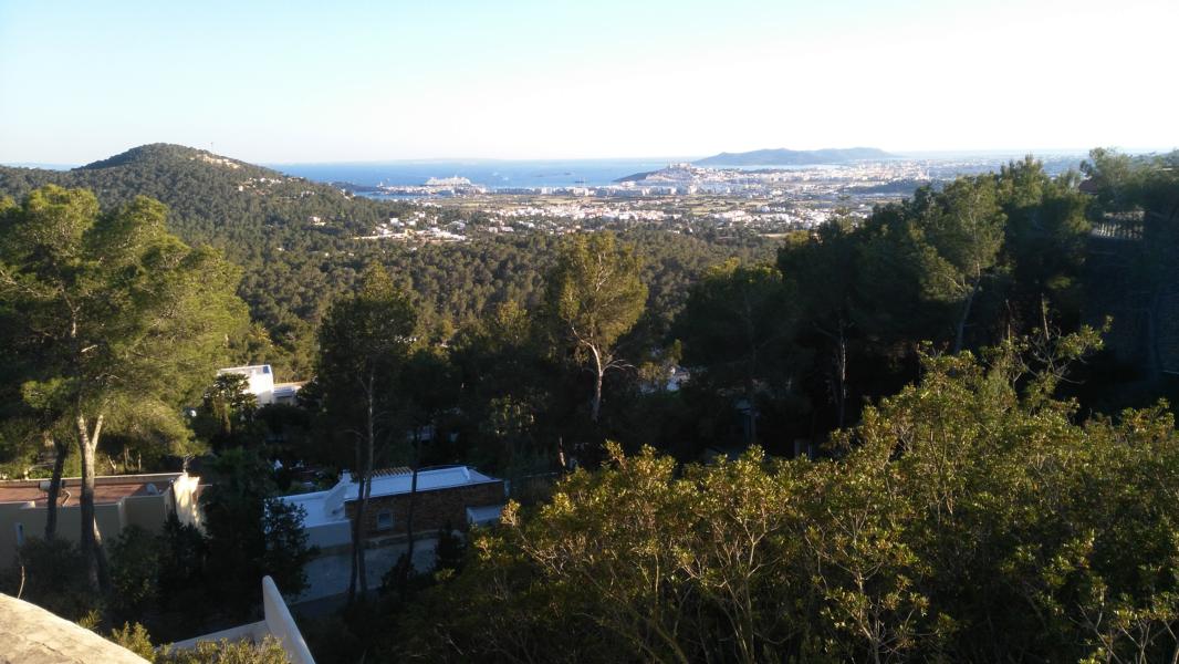 Terreno en Can Furnet con impresionantes vistas al mar y Ibiza