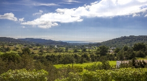 Gran propiedad con casa de invitados y vistas al mar