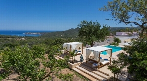 Hermosa villa renovada con hermosa vista al mar cerca de Portinatx