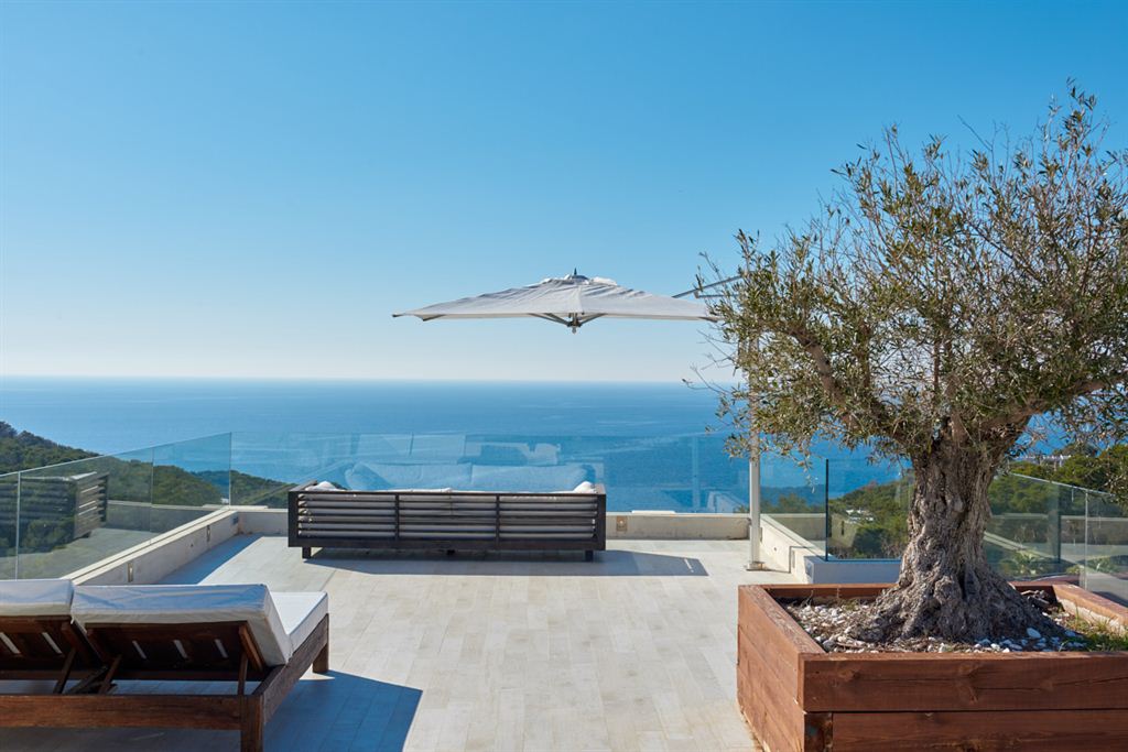 Casa de alto nivel de 5 habitaciones con vistas al atardecer al mar en Ibiza