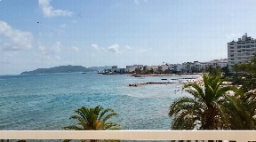 Magnífico apartamento en primera línea en venta en Ibiza