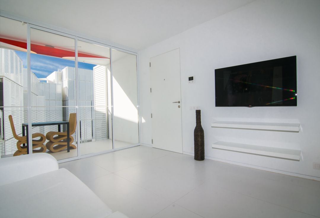 Bonito apartamento en venta situado junto al mar, en Puerto Ibiza Nueva