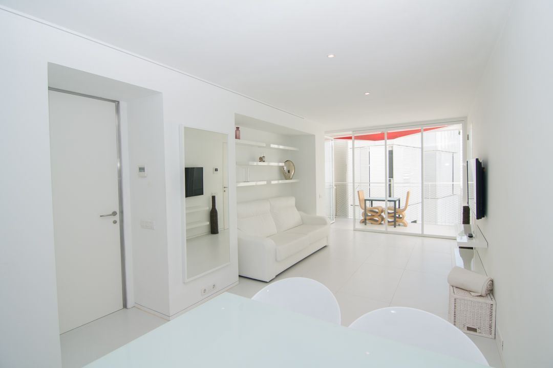 Bonito apartamento en venta situado junto al mar, en Puerto Ibiza Nueva