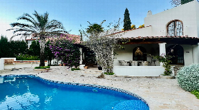 Casa muy bonita cerca de la playa en Cala llonga con piscina grande