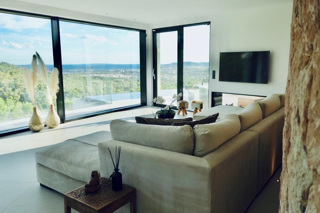 Villa moderna de alta calidad en Can Furnet con impresionantes vistas panorámicas