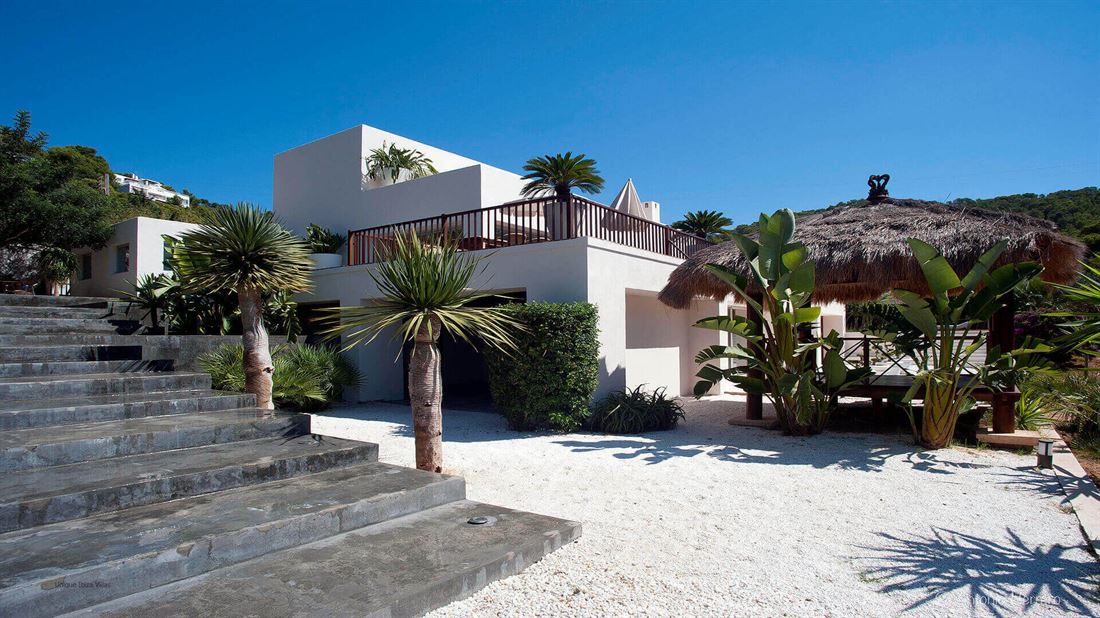 Villa situada cerca de las playas de Es Cavellet y Salinas