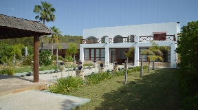 Villa en venta con piscina grande y muy bonito jardín cerca de San Augustin