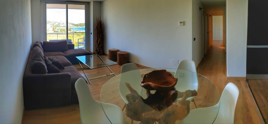 Moderno apartamento de lujo con vista panorámica cerca de Marina Botafoch y la playa de Talamanca