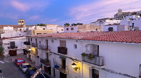 Fantástico apartamento dúplex de 150m2 en la primera línea del puerto de Ibiza