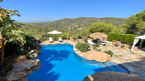 Villa en la prestigiosa comunidad cerrada de Roca Llisa con hermosas vistas de los alrededores
