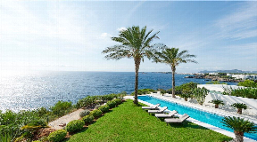 Exclusiva villa mediterránea con vistas panorámicas al mar