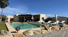 Preciosa Villa Mediterránea con vistas al campo y Licencia Turística