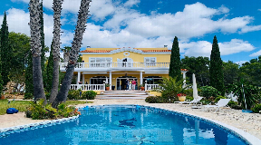 Tranquila villa de estilo andaluz con impresionantes vistas al mar en San Carlos, Ibiza